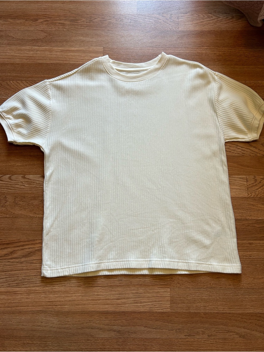 Women's Cream Ribbed Short Sleeve Tee.Small oversized